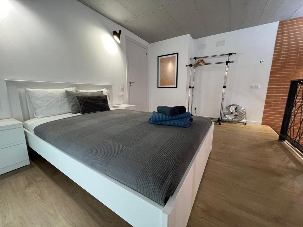 Aparthotel Carbonell 1 Valenza Esterno foto