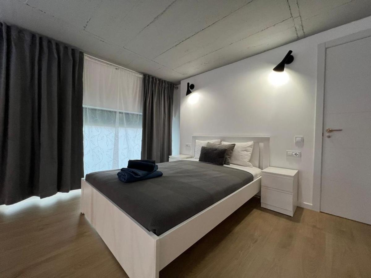 Aparthotel Carbonell 1 Valenza Esterno foto